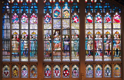 913166 Afbeelding van een gebrandschilderd raam in het kasteel De Haar (Kasteellaan 1) te Haarzuilens (gemeente ...